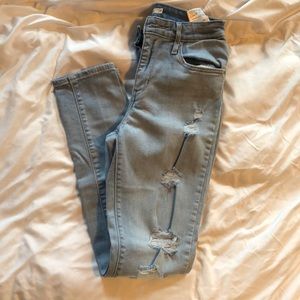 Levi 721 High Rise Ripped Skinny Jean NWOT